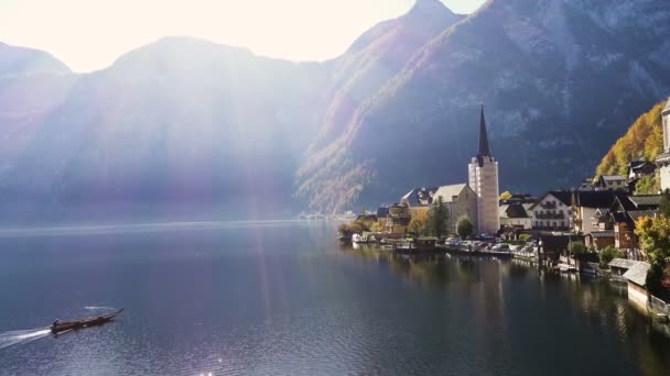 Pohled Krásné Rakouské Hory Vesnice Hallstatt Slunný Podzimní Den — Stock video