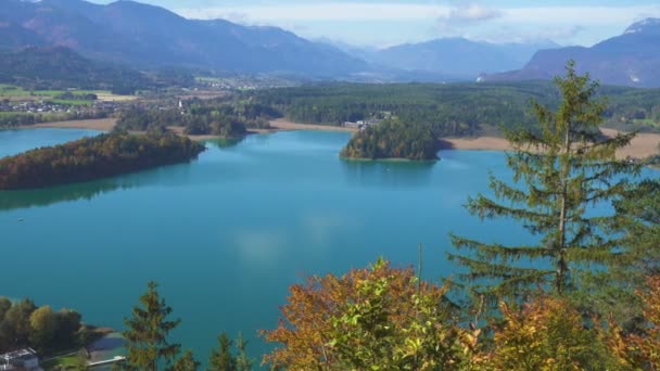 Vista Otoño Del Lago Austriaco Faakersee Desde Mirador Soleado Día — Vídeos de Stock