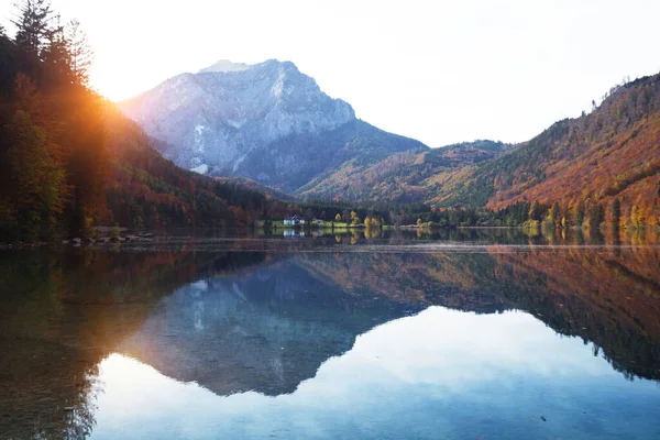 Paisagem Com Belo Lago Montanha Com Reflexão Autum — Fotografia de Stock