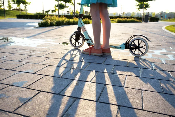 Girl Scooter Close Active Lifestyl — Stock Photo, Image