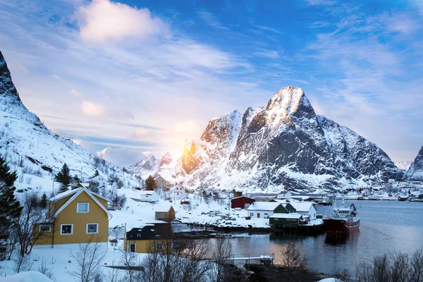 Piękny Krajobraz Przewodnik Reine Norweskich Wyspach Lofoten Norwa — Zdjęcie stockowe