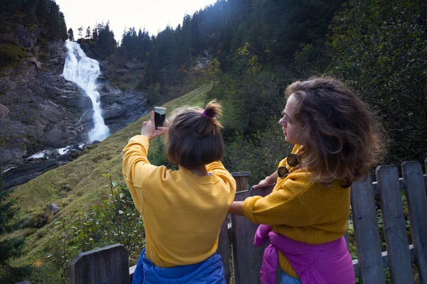 Krimmler Wasserfalle Beautiful Mountain Landscape People Take Pictures Waterfall Austri — Stock Photo, Image
