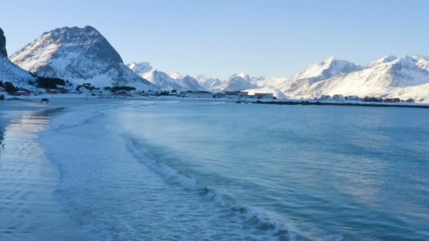 ノルウェー北部の日没時の冬のロフテンビーチランベルク — ストック動画