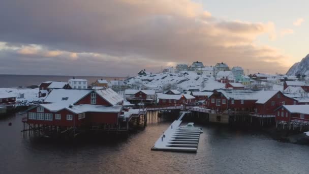 Abend Ansicht Der Berühmten Traditionellen Bunten Hölzernen Fischerhäuser Rorbu Der — Stockvideo
