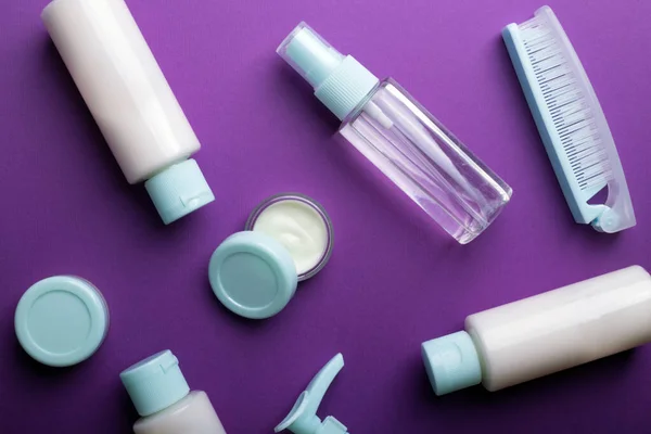 Travel Beauty Kit Purple Background Shampoo Balm Cream Lotion Vial — Stock Photo, Image