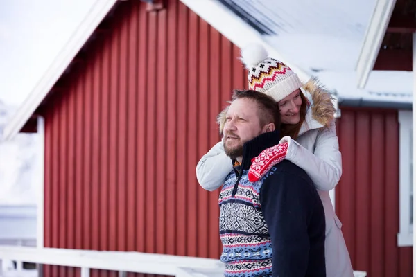 Felice Viaggio Famiglia Alle Isole Lofoten Coppia Uomo Ragazza Divertente — Foto Stock