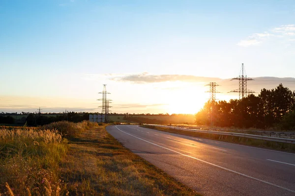Piękny Wieczorny Krajobraz Autobahn Świetle Zachodu Słońca — Zdjęcie stockowe
