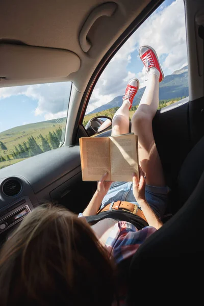 Sommer Roadtrip Glückliches Schönes Mädchen Das Einem Auto Quer Durch — Stockfoto