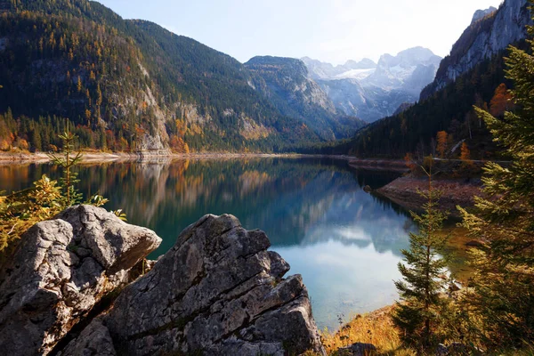 Paisagem Com Belo Lago Montanha Com Reflexão Outono Hinterer Gosause — Fotografia de Stock