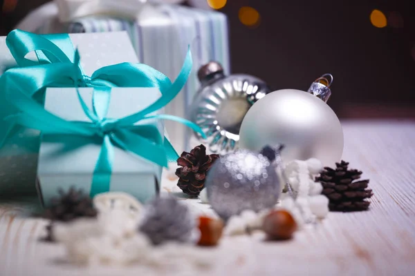 Kerstmis Een Groep Geschenken Achtergrond Van Slinger — Stockfoto