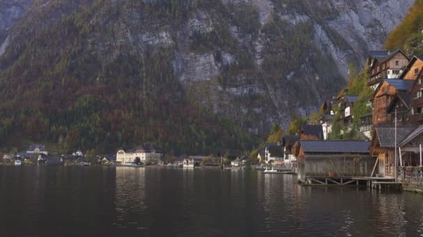 Vista Las Hermosas Montañas Austriacas Pueblo Hallstatt Soleado Día Otoño — Vídeos de Stock