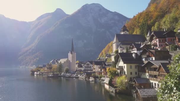 Güzel Avustralya Dağlarının Manzarası Güneşli Sonbahar Gününde Hallstatt Köyü — Stok video