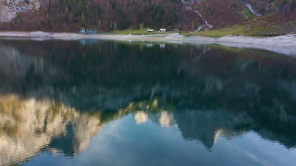 Αεροφωτογραφία Της Λίμνης Gosausee Στην Περιοχή Dachstein Άνω Αυστρία — Αρχείο Βίντεο