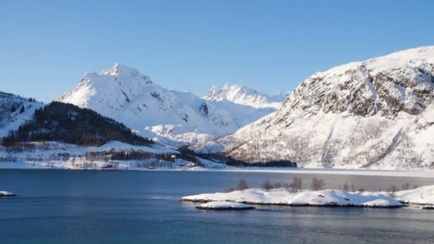 Winter Nothe Bergen Besneeuwde Oceaan Kust Heldere Zonnige Dag — Stockvideo
