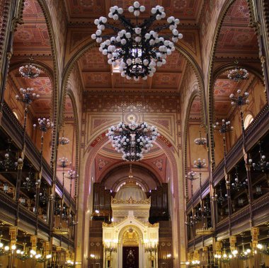 Dohany Sokağı Sinagogu iç. Dohany sokak Erzsebetvaros, Budapeşte, Macaristan 7 İlçe tarihi bir bina sinagogdur.