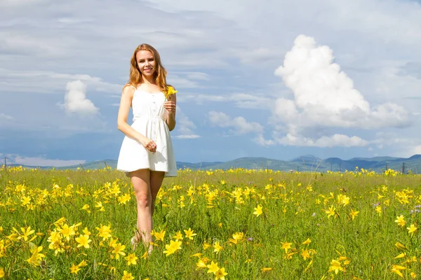 Girl White Dress Walking Wildflowers — Stock Photo, Image