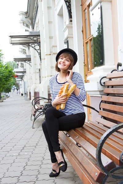 Rulo olarak modern bir şehir olan kız