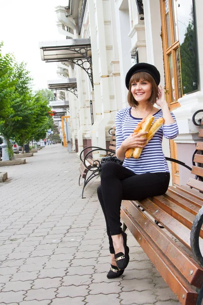 Rulo olarak modern bir şehir olan kız