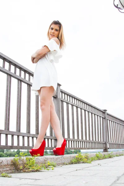 Girl Short White Dress Standing Embankment Fences — Stock Photo, Image