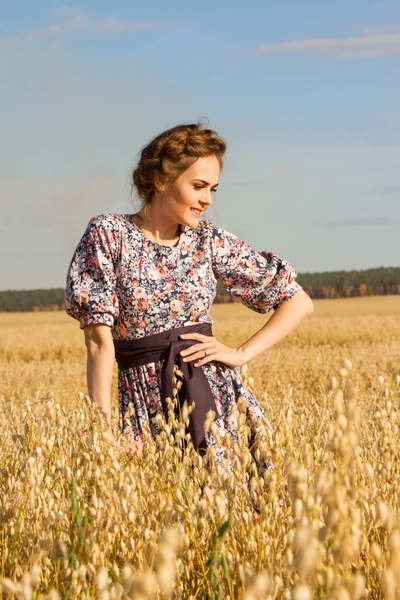 Young Girl Posing Field Oats — Stock Photo, Image