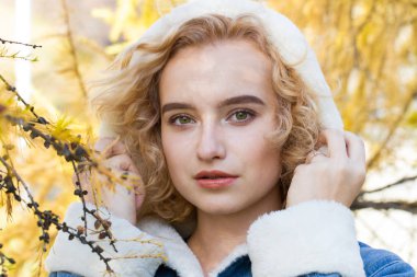 Genç Sarışın Sonbahar Park