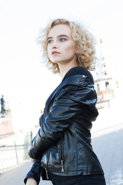 Blonde Leather Jacket Modern City — Stock Photo, Image