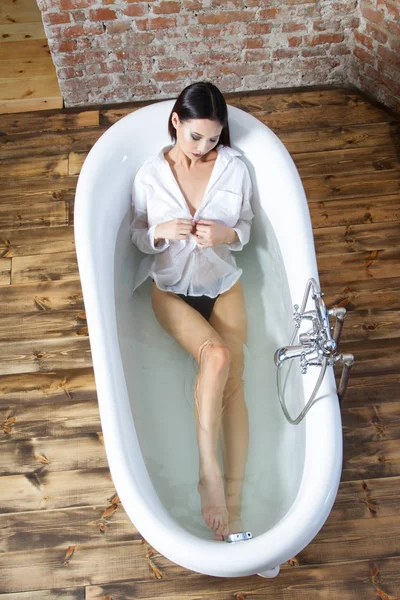 Girl White Shirt Takes Bath — Stock Photo, Image