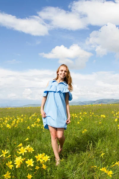 Girls Short Blue Dress Walks Field Flowers — Stock Photo, Image