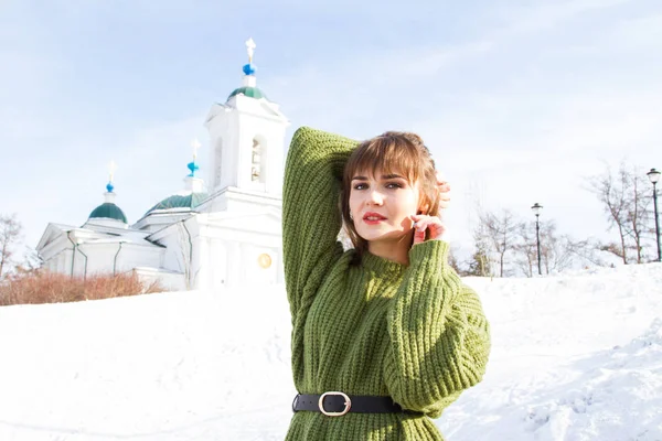 Flicka Varm Grön Tröja Vinter — Stockfoto