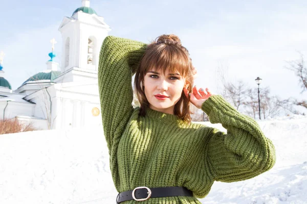 Girl Warm Green Sweater Winter — Stock Photo, Image