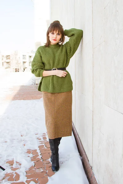 Beautiful Young Girl Green Sweater Leaning Wall — Stock Photo, Image