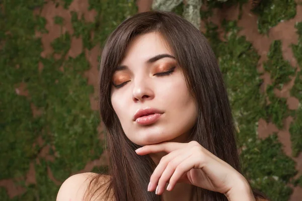 Retrato Una Joven Con Maquillaje Brillante Retrato Estudio — Foto de Stock