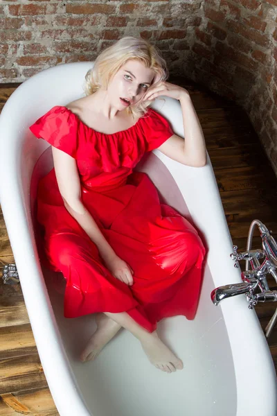Blonde Long Evening Dress Bath Water — Stock Photo, Image