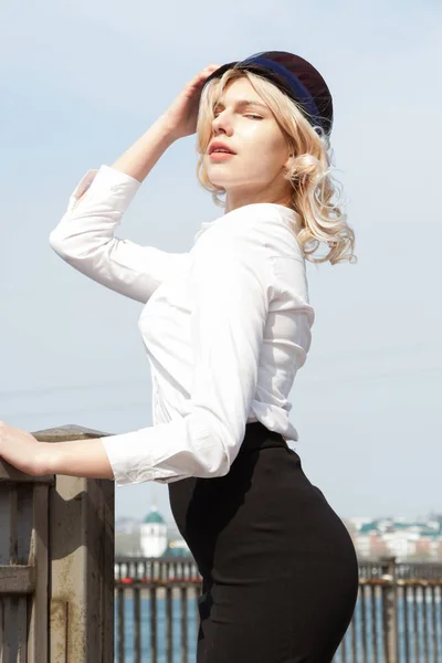 Blonde Hat Background River Sunny Day — Stock Photo, Image