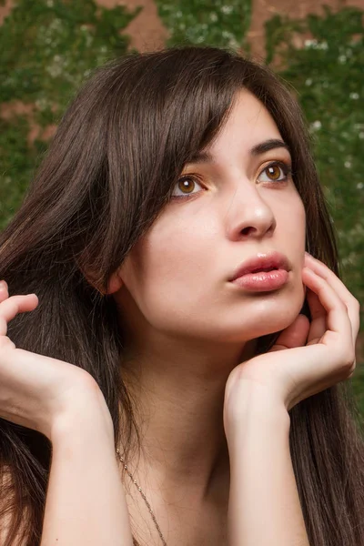 Giovane Ragazza Con Gli Occhi Marroni Trucco Luminoso — Foto Stock