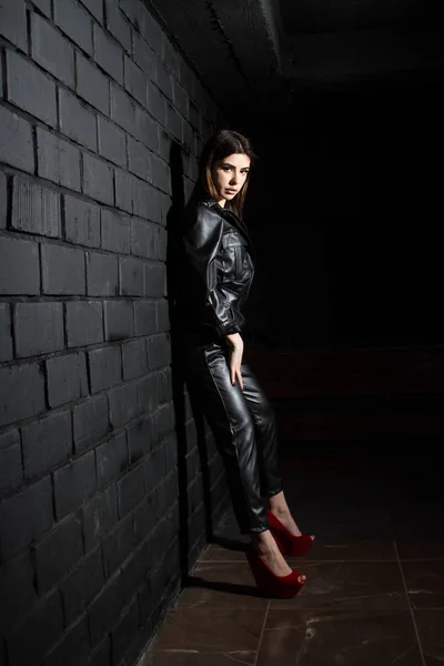 Young Girl Leather Clothes Standing Dark Wall — Stock Photo, Image