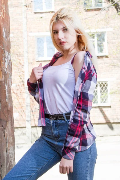 Girl Jeans Plaid Shirt Standing Old Dilapidated House — Stock Photo, Image