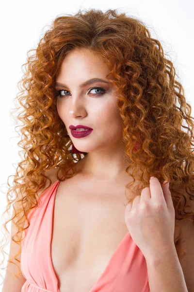 Portrait Une Jeune Fille Rousse Maquillage Éclatant Portrait Studio Sur — Photo