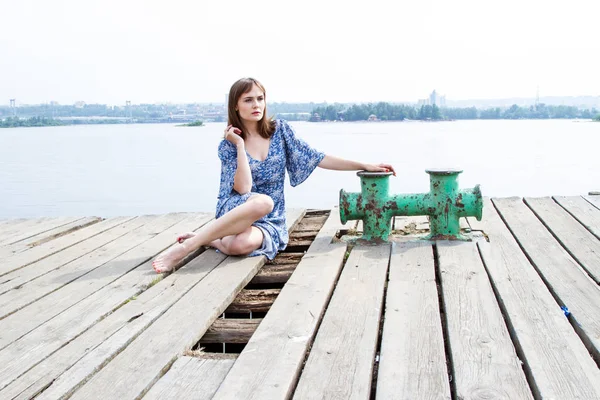 Girl Sits Old Wooden Pier Angara River — Stock Photo, Image