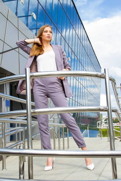 Young Business Woman Background Business Center — Stock Photo, Image