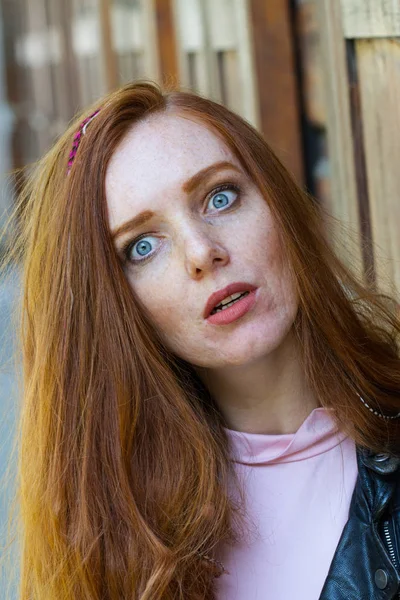 Red Haired Girl Freckles Bright Makeup — Stock Photo, Image