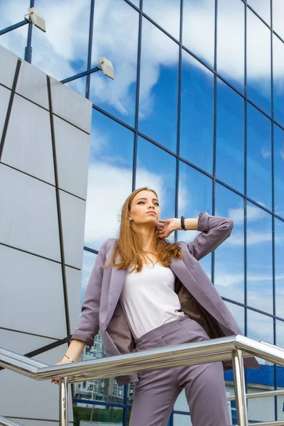 Young Business Woman Background Business Center — Stock Photo, Image