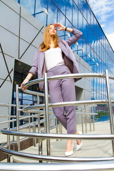 Young Business Woman Background Modern Business Center — Stock Photo, Image