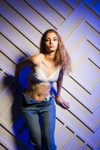 Chica Joven Jeans Sujetador Encaje Retrato Estudio — Foto de Stock