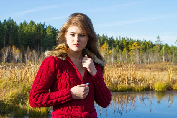 Flicka Stranden Höst Sjö — Stockfoto