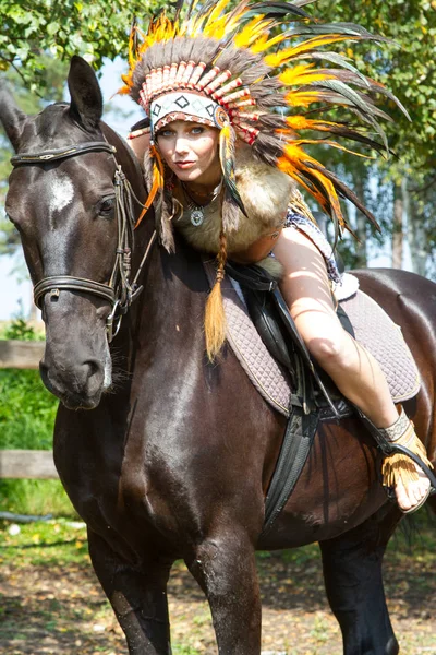 Girl Dressed Indian Horse — Stock Photo, Image