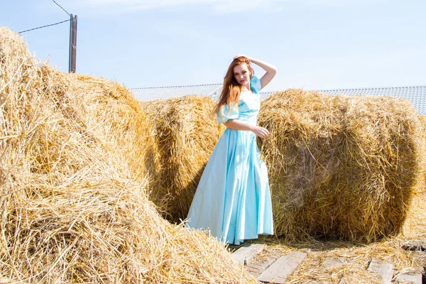 Girl Long Evening Dress Bale Straw — Stock Photo, Image