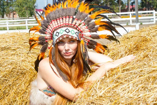 Red Haired Girl Dressed Indian Warrior Stack Straw — Stock Photo, Image