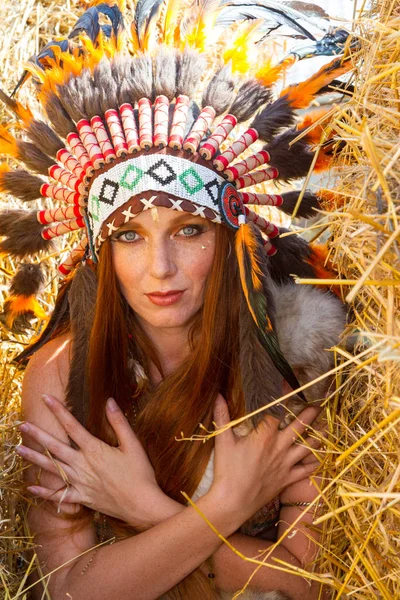 Red Haired Girl Dressed Indian Warrior Stack Straw — Stock Photo, Image