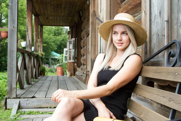 Young Blonde Black Short Dress Sits Bench Old Log House — Stock Photo, Image